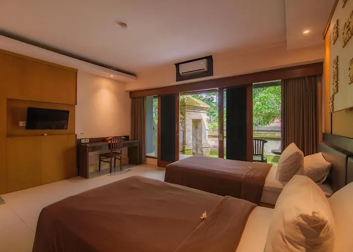 Champlung Sari And Hotel