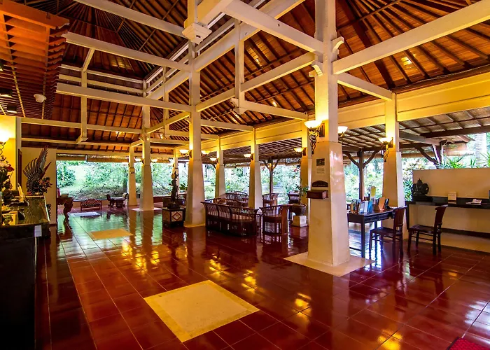 Hotel Champlung Sari And 3*