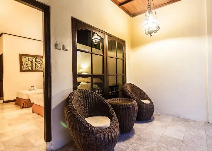 Hotel Champlung Sari And 3*