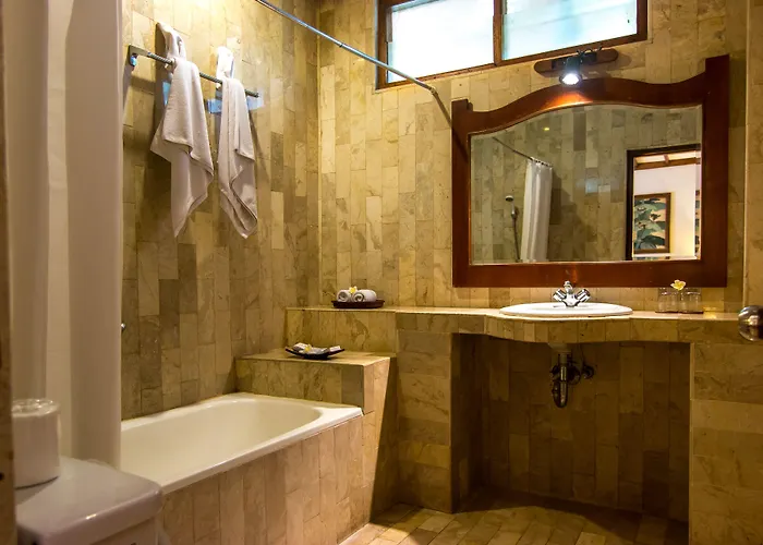 Champlung Sari And Hotel 3*