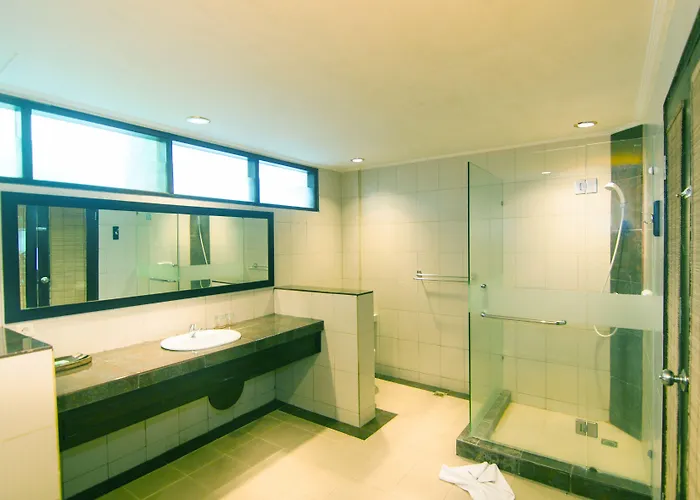 Hotel Champlung Sari And 3*
