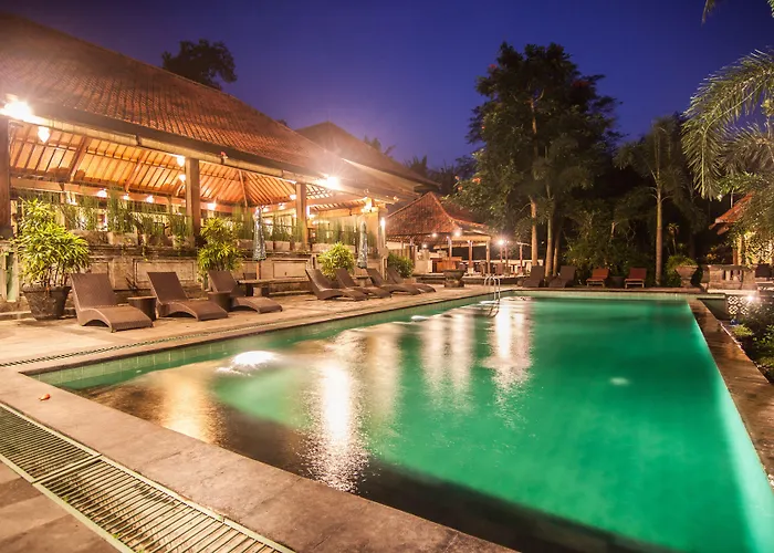 Hotel Champlung Sari And 3*